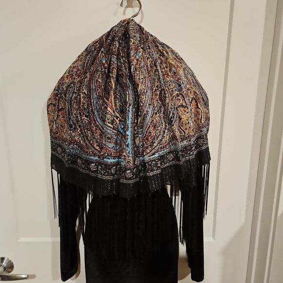 Vintage Boho Scaf with Tassle - Picture 4 of 7